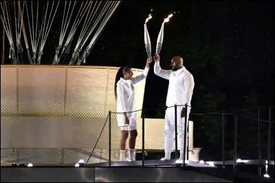 Cette cérémonie nous a révélé les derniers porteurs de la flamme olympique. Qui sont-ils ?