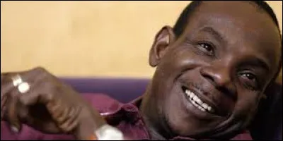 Toumani Diabaté est un musicien malien né le 10 août 1965 à Bamako (Mali), où il meurt le 19 juillet 2024. Il est considéré comme lun des plus grands joueurs de kora. 
Parmi ces trois instruments, lequel est une kora ?