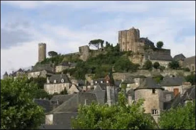 Nous terminons notre balade en Nouvelle-Aquitaine, à Turenne. Commune de l'aire d'attraction Briviste, classée parmi les Plus Beaux Villages de France, elle se situe dans le département ...