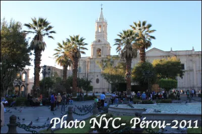 Quelle est cette ville du Pérou, capitale à la fois de sa Province et de son département éponymes ?