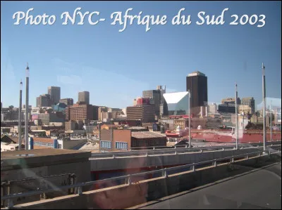 Quelle est cette ville, la plus grande d'Afrique du Sud, capitale économique, financière, industrielle et culturelle du pays ?