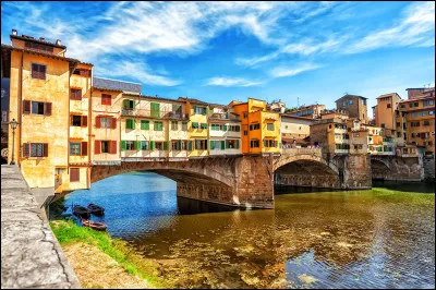 Quel est le nom du club italien de football basé à Florence ?