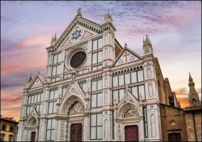 Quelle église florentine abrite les sépultures de Nicolas Machiavel, de Galilée et de Michel-Ange ?
