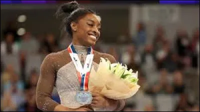 A quel &acirc;ge a-t-elle obtenu son premier titre mondial ?