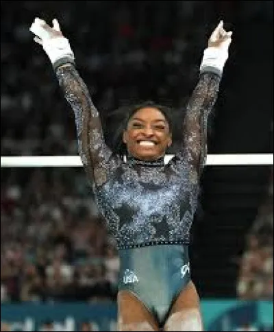 En quelle ann&eacute;e Simone Biles a-t-elle r&eacute;v&eacute;l&eacute; avoir &eacute;t&eacute; victime de Larry Nassar ?