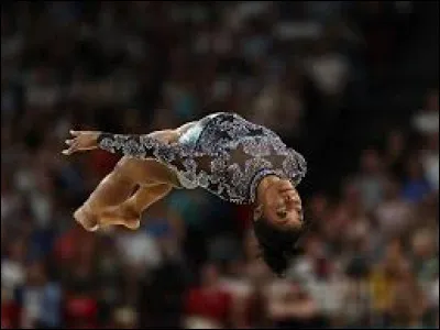 Combien de gymnastes masculins avaient r&eacute;ussi le Biles II avant elle ?