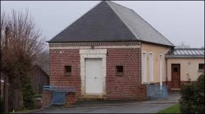 Je vous emmène maintenant à Chipilly. Commune Samarienne, elle se situe en région ...