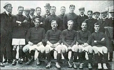 En 1908, lors des Jeux de Londres, la France présente deux équipes. La première se fait battre par le Danemark (9-0 !) et la deuxième fait encore mieux contre le même adversaire. Sur quel score se termine la rencontre ?