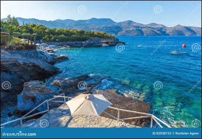 Quels pays sont bordés par la mer Méditerranée ?