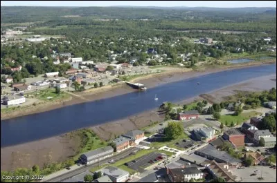Calais est une ville située dans l'État du Maine aux États-Unis à la frontière avec le Canada.