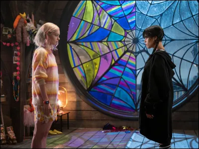 Morticia partageait sa chambre avec Mme Weems, la même chambre que Mercredi et Enid. Peux-tu me dire son nom ?