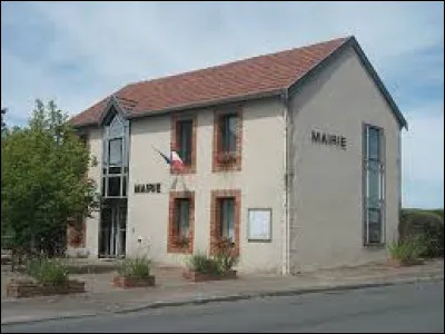 Nous sommes maintenant à La Crouzille. Village de l'arrondissement de Riom, il se situe dans le département ...
