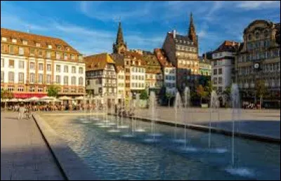 La place Kléber est dans une grande ville de la région Grand Est, laquelle ?