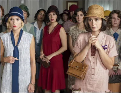 Comment se prénomme la directrice de la pension des filles ?