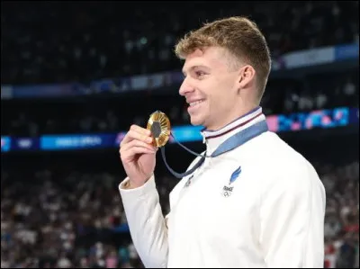 Dans quel sport s'illustre Léon Marchand ?