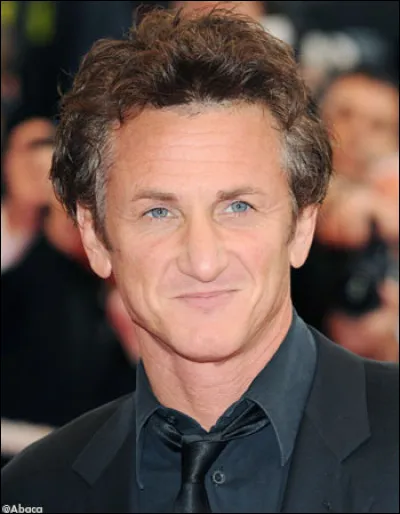 Il a joué dans The Professor and the Madman. Qui est cet acteur ?