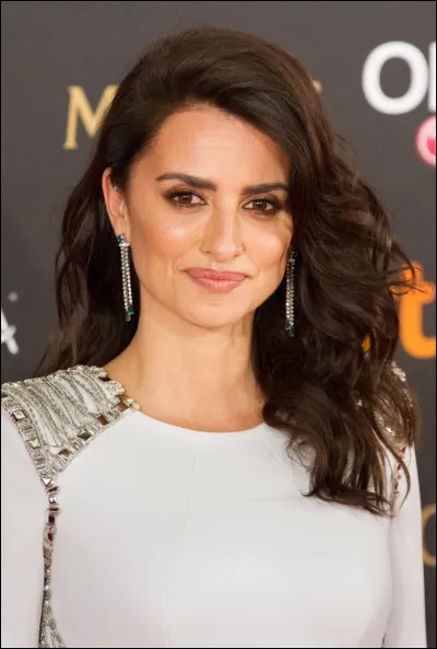 Elle a collaboré de nombreuses fois avec le réalisateur Pedro Almodovar, notamment pour le film Volver. Qui est elle ?