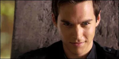 Ils sont finalement vivant mais emprisonnés dans un monde prison où ils rencontrent quelqu'un. Comment s'appelle cette personne ?