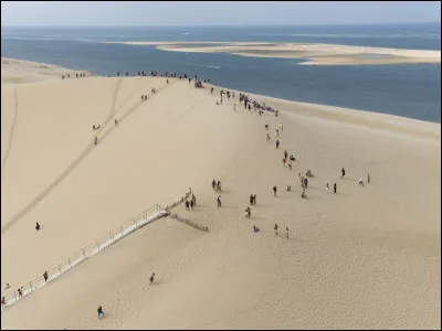 Dans quelle ville se trouve la dune du Pilat, la plus haute dEurope ?
