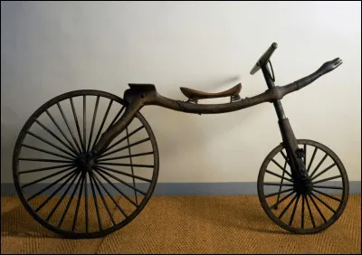 Benoît Poelvoorde joue le premier rôle dans le film ''Le Vélo de Ghislain Lambert''. Que est le nom de ce premier vélocipède ?