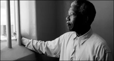 Dans le film ''Invictus'' (rugby) Morgan Freeman incarne Nelson Mandela. Combien d'années ce dernier a-t-il été emprisonné en tout ?