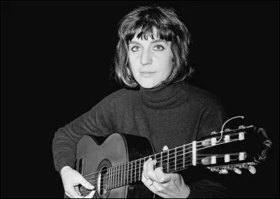 Qui est cette chanteuse, autrice-compositrice et interprète de la chanson ''Mon bateau à voile'' ?