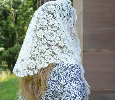 La mantille est un voile léger originaire de quel pays d'Europe ?