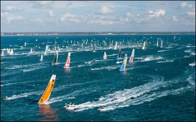 Quel est le nom de la course à la voile, autour du monde, en solitaire et sans escale ni assistance, dont le départ est aux Sables d'olonne ?