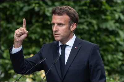 Où habite Emmanuel Macron ?