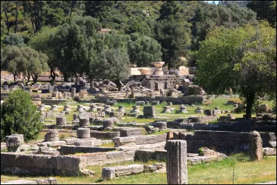 Dans quelle région de Grèce ''Olympie'' (grand centre religieux de la Grèce antique) est-il situé ?