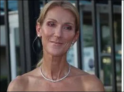 De quel syndrome Céline révèle-t-elle être atteinte en décembre 2022 ?