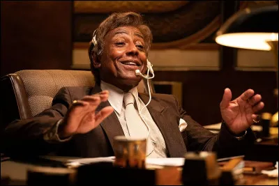 ... est interprété par l'acteur Giancarlo Esposito.