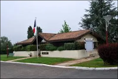 Village de l'aire d'attraction Bordelaise, dans l'Entre-deux-Mers, Le Pout se situe dans le département ...