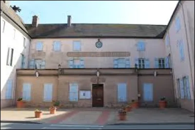 Commune de l'arrondissement de Louhans, Romenay se situe dans le département ...