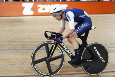 Il a obtenu une médaille d'or en cyclisme sur piste. Quel est son nom ?