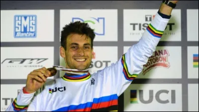 Cet homme a obtenu une médaille d'or en BMX Racing. Comment s'appelle-t-il ?