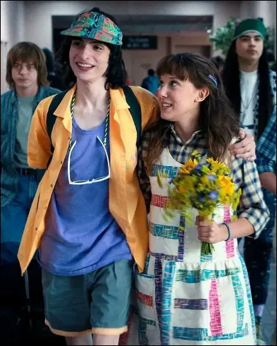 Dans quelle saison Eleven embrasse-t-elle Mike pour la première fois ?