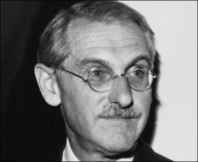 Qui est ce dramaturge français, auteur de la pièce de théâtre ''La Sauvage'' ?