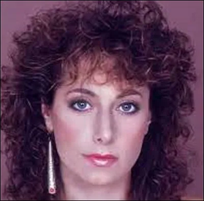 Qui est cette chanteuse ''amoureuse d'une terre sauvage'' dans le titre ''Africa'' ?