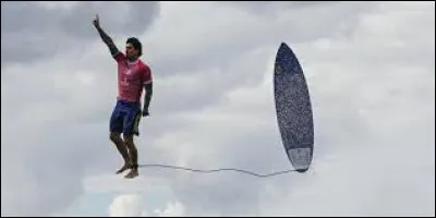 Qui est ce surfeur ayant obtenu la note de 9,9 pour cette magnifique performance ?