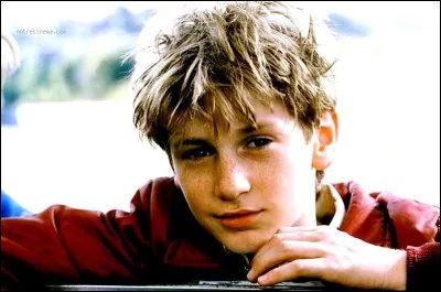 Qui cet acteur qui joue le rôle de ''Maurice Groseille dit Momo'' dans le film ''La vie est un long fleuve tranquille'' ?