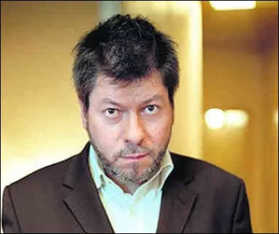 Qui est ce comique qui joue dans la pièce de théâtre ''Ma femme s'appelle Maurice'' ?