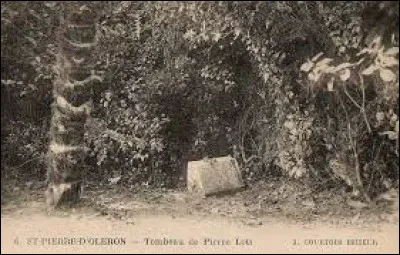 Où est enterré Pierre Loti né à Rochefort en 1850 ?