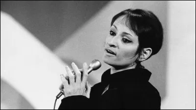 De quelle chanson de Barbara provient ce texte : "Oh, dites-le-moi doucement / Murmurez-le-moi simplement / Je vous écouterais bien mieux / Sans doute" ?