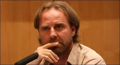 De quel club Jean-Guy Wallemme est-il l'entraîneur ?