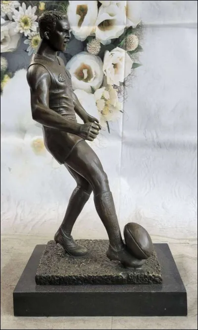 Qui détient en ce moment le record du nombre d'essais marqués ?