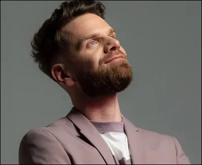 Qui est ce chanteur dont l'un des titres est ''Je garde le sourire'' ?