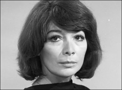 Qui est cette actrice/ chanteuse, interprète du titre ''Le sourire de mon amour'' ?