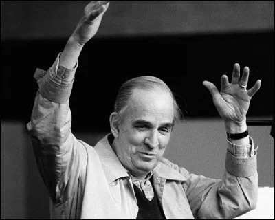 Qui est ce cinéaste suédois, réalisateur du film ''Sourires d'une nuit d'été'' ?