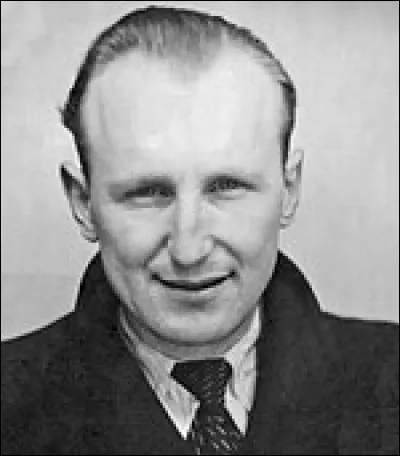 "Tenir un rôle comique, c'est exactement comme faire la cour à une jolie fille. Il faut du répondant."
 Cet artiste savait de quoi il parlait puisqu'il s'agit de...